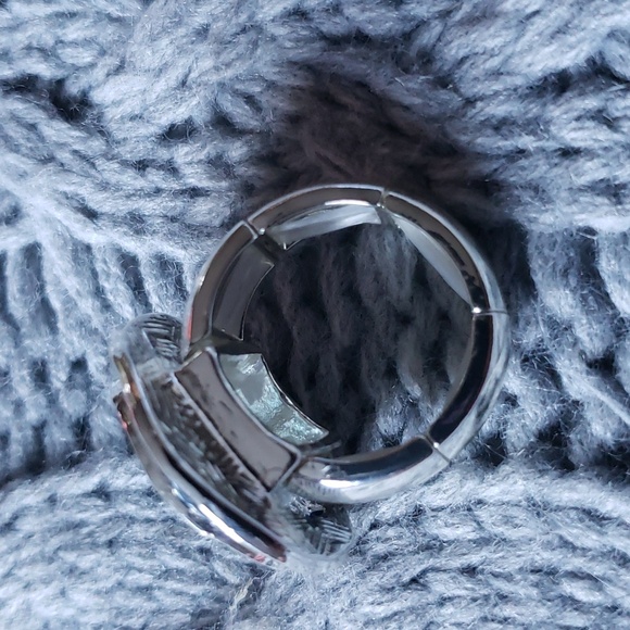 Exaggerated Multi Layer Stretch Ring.. New - Picture 6 of 6